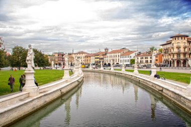 Padua - İtalya - Ekim 2018 Prato della Valle Meydanı