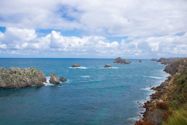 İspanya, Cantabria 'da Costa Quebrada manzarası