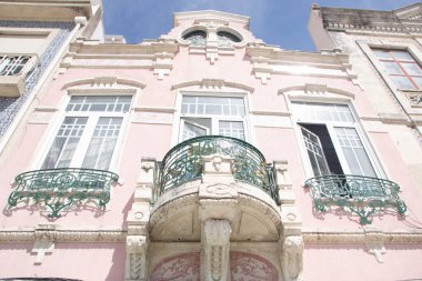 Portekiz, Aveiro 'da, 30-08-2023-Güzel Sanatlar - Şehrin tarihi merkezinde yeni mimari