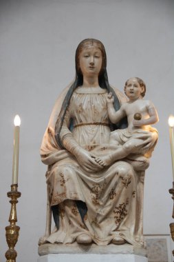 Termini Imerese katedralinde Gagini 'den bir bebekle Kutsal Bakire.