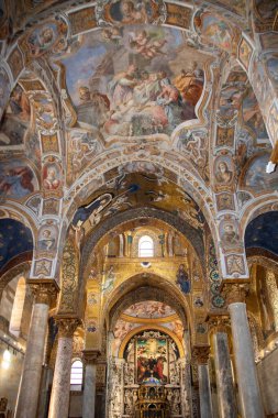 St. Mary Kilisesi (İtalyanca: Santa Maria dell 'Ammiraglio), ayrıca Martorana, Palermo, Sicilya, İtalya