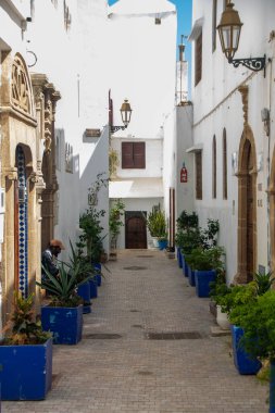 Rabat 'taki Oudaias Kasbah' ın mavi boyalı caddesi.