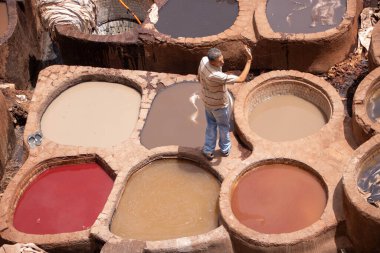 Fes, Fas 'ta 05.08.2024' te Chouara Tannery, şehrin en büyük tabakhanesi ve en eskilerindendir.