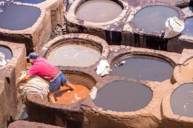 Fes, Fas 'ta 05.08.2024' te Chouara Tannery, şehrin en büyük tabakhanesi ve en eskilerindendir.