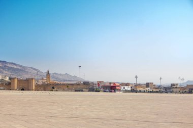 Fes, Fas 'ta 08 / 07 / 24' te, Place bou jeloud 'da ve Fes' in güçlendirilmiş surlarında