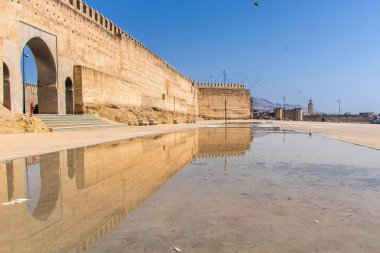 Fes, Fas 'ta 08 / 07 / 24' te, Place bou jeloud 'da ve Fes' in güçlendirilmiş surlarında