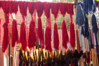 Marakeş, Fas 'ta yün ve ipek boyama çarşısı