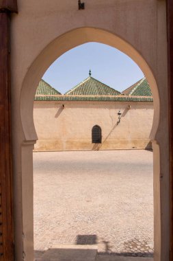 Almoravid Qubba, Qubbat al-Ba 'diyyin veya Qubbat al-Barudiyyin, Marakeş, Fas' ta Almoravid hanedanı tarafından dikilmiş ve olağanüstü dekorasyonuyla tanınan küçük bir anıttır.