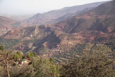 Tizi n 'Tichka, Fas' ta bir dağ geçidi, Marakeş 'in güneydoğusunu Ouarzazate şehrine bağlıyor.