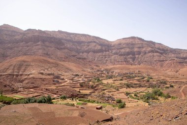 Tizi n 'Tichka, Fas' ta bir dağ geçidi, Marakeş 'in güneydoğusunu Ouarzazate şehrine bağlıyor.