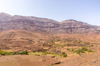 Tizi n 'Tichka, Fas' ta bir dağ geçidi, Marakeş 'in güneydoğusunu Ouarzazate şehrine bağlıyor.