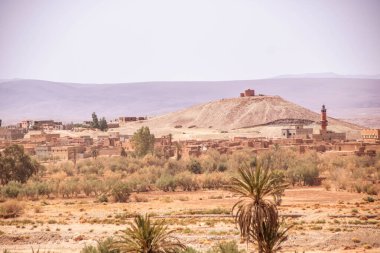 Tizi n 'Tichka, Fas' ta bir dağ geçidi, Marakeş 'in güneydoğusunu Ouarzazate şehrine bağlıyor.
