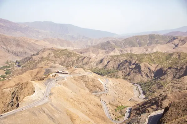 Tizi n 'Tichka, Fas' ta bir dağ geçidi, Marakeş 'in güneydoğusunu Ouarzazate şehrine bağlıyor.