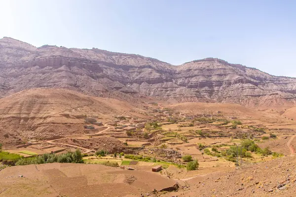 Tizi n 'Tichka, Fas' ta bir dağ geçidi, Marakeş 'in güneydoğusunu Ouarzazate şehrine bağlıyor.
