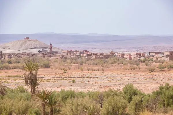 Tizi n 'Tichka, Fas' ta bir dağ geçidi, Marakeş 'in güneydoğusunu Ouarzazate şehrine bağlıyor.