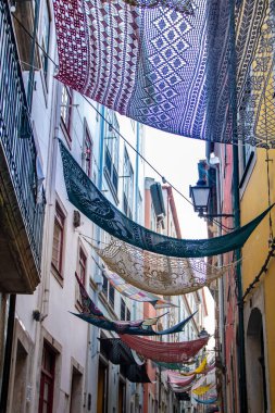 Portekiz, Coimbra 'nın tarihi merkezinde dar bir sokak.