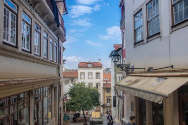 Portekiz, Coimbra 'da, 21.08.24' te, tarihi merkezde yaya caddesi.