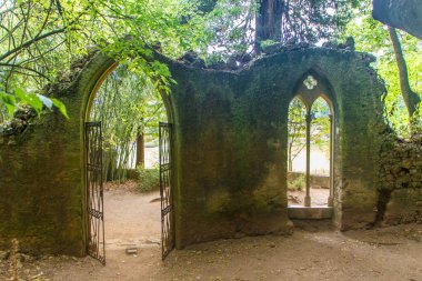 Portekiz, Coimbra 'daki Quinta das Lgrimas Parkı' ndaki Fonte das Lgrimas Gözyaşı Çeşmesi olarak bilinen kaynak.
