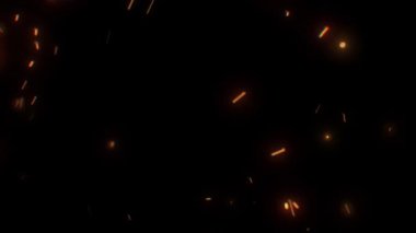 Parlayan ateş parçacıkları rüzgarın 4K görüntülerinde hızla yükseliyor.