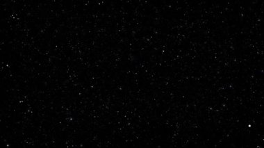 Uzayda derin uzay nebulasında 4K uçuşu. Galaksi, parlayan Samanyolu Galaksisi 'ne doğru uzayı keşfediyor. Bilim kurgu alanı, galaksiler, bulutsular, yıldızlar. Başlıklar, Giriş, Tarz ve Sahne İçin.