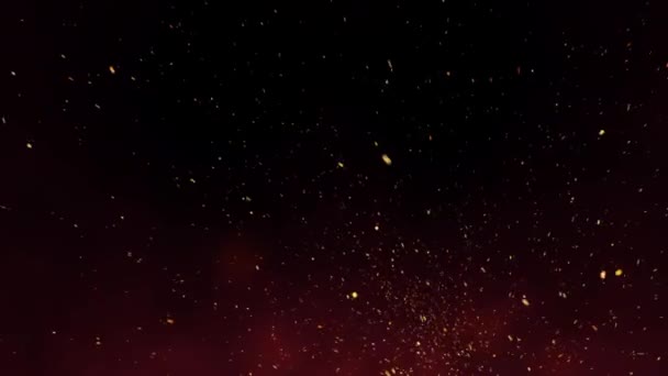 4K黑色背景上的火球从火烟中喷出 燃烧着灰烬颗粒的炽热的橙红色闪光的飞焰 燃烧着炽热的火星 燃烧着发光的粒子 — 图库视频影像