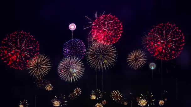 Belo Dourado Fogos Artifício Brilhantes Grandes Com Luzes Bokeh Céu — Vídeo de Stock