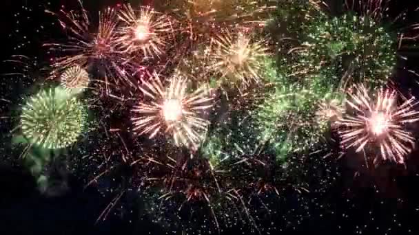 4K実質の花火は祝祭 多彩な新年の花火を表示します 休日の祭り 独立記念日 クリスマス 新年パーティー ハッピーディワリのお祝い 花火がクラッカーを燃やした イギリス — ストック動画