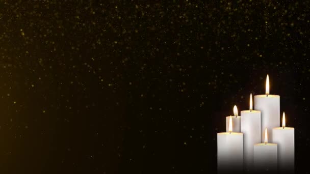 Viele Kerzen Brennen Der Dunklen Kerzenflamme Auf Unscharf Blinkenden Lichtern — Stockvideo