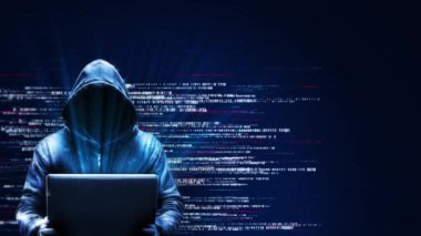Hacker kapüşonlu soyut uyarı sistemi hackleme saldırısı tespit etti. Çevrimiçi Güvenlik Kötü Yazılım Programı hackerları virüs siber saldırısını kodluyor, kötü amaçlı yazılım kırıyor. Hacklenen Hata Sistemi Ekran Siber Güvenliği