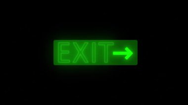 Yeşil çıkış işareti koyu bir arka planda parlıyor. EXIT 'in yanında sağı gösteren tehlikeli yön oku vardı. Yön, güvenlik, uyarı kılavuzu, sıklıkla acil durumla ilişkili. Acil yangın çıkışı.