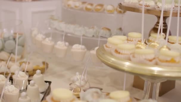 Közelkép Macaroons Édes Asztalon Candy Bar Esküvői Fogadáson — Stock videók