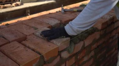 inşaatçılar bırakır tuğla bir inşaat sitesinde