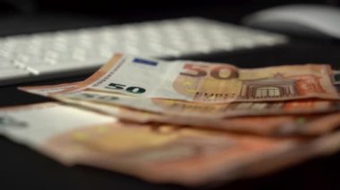 Nakit para hesaplaması. AB banknotları. Para Takası. 4k video kaydı