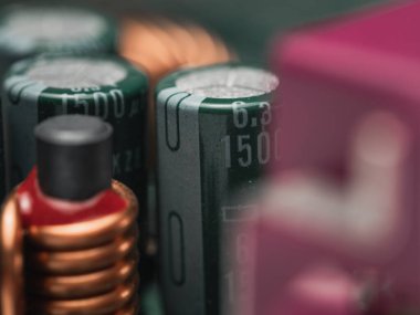 Bilgisayarın ana kartını kapat.