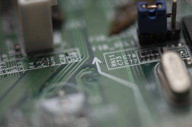 Bilgisayarın ana kartını kapat.