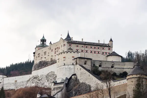 Ele geçirilemez kale Hohenwerfen. Avusturya kaleleri. Yüksek kalite fotoğraf