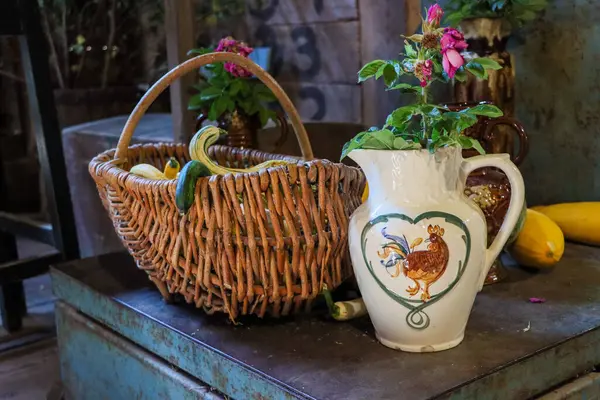 Sepetteki sebze kompozisyonu. Yüksek kalite fotoğraf