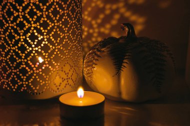 Bir sonbahar dekoru kompozisyonunun yakın çekimi. Yüksek kalite fotoğraf