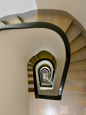 Paris binasının iç merdivenleri.