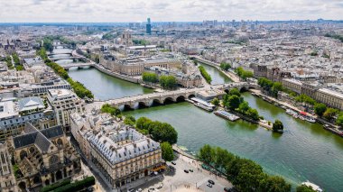 gün batımında Paris manzarası