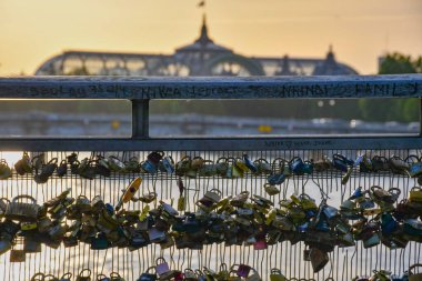 gün batımında Paris manzarası