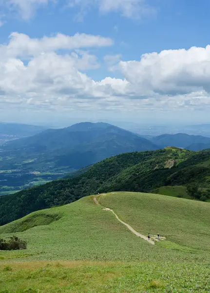 Biwa Gölü 'nün tepesinden bir manzara. Shiga ilindeki Horai (Biwako Vadisi)