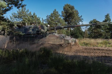 Topçu sistemi açık arazi ortamında saha operasyonları yürütüyor