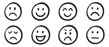 El çizimi karalama ifadeleri ayarlandı. Şeffaf olarak izole edilmiş çeşitli ifadelere sahip tebeşir veya işaret biçimi yüzleri