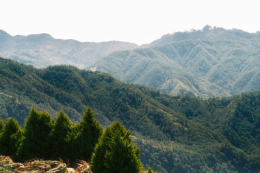 Güzel bir dağ manzarası