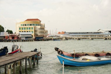 Mavi Tekne İskeleye Bağlı