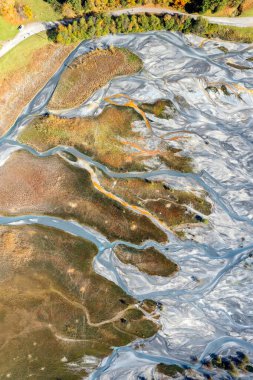 Dağlardaki eriyen buzulların hava görüntüsü.