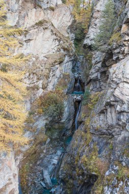Güzel Alpler dağlarının manzaralı görüntüsü