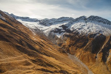 Güzel Alpler dağlarının manzaralı görüntüsü