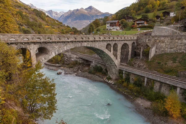 Stock image scenic shot of old stone bridge in mountains